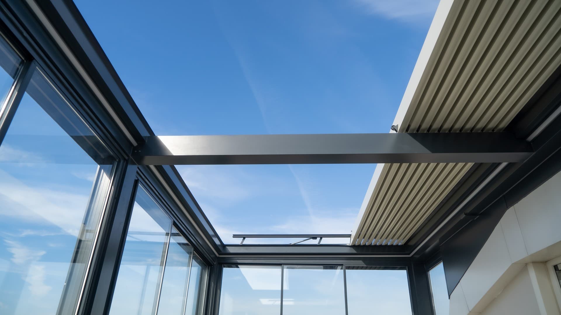 No dudes en contactar con nosotros para instalar tu puerta en Tui