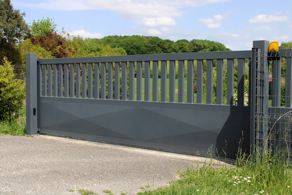 Colocar una puerta nueva o reparar una antigua. ¿Qué es mejor?