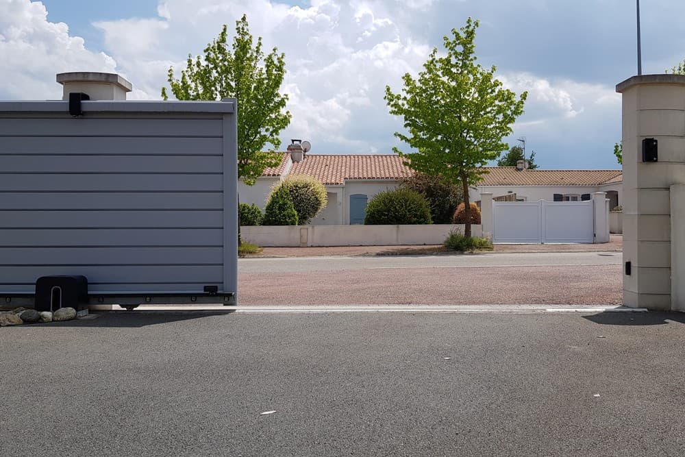 Protege tu vivienda con la instalación de puertas automáticas